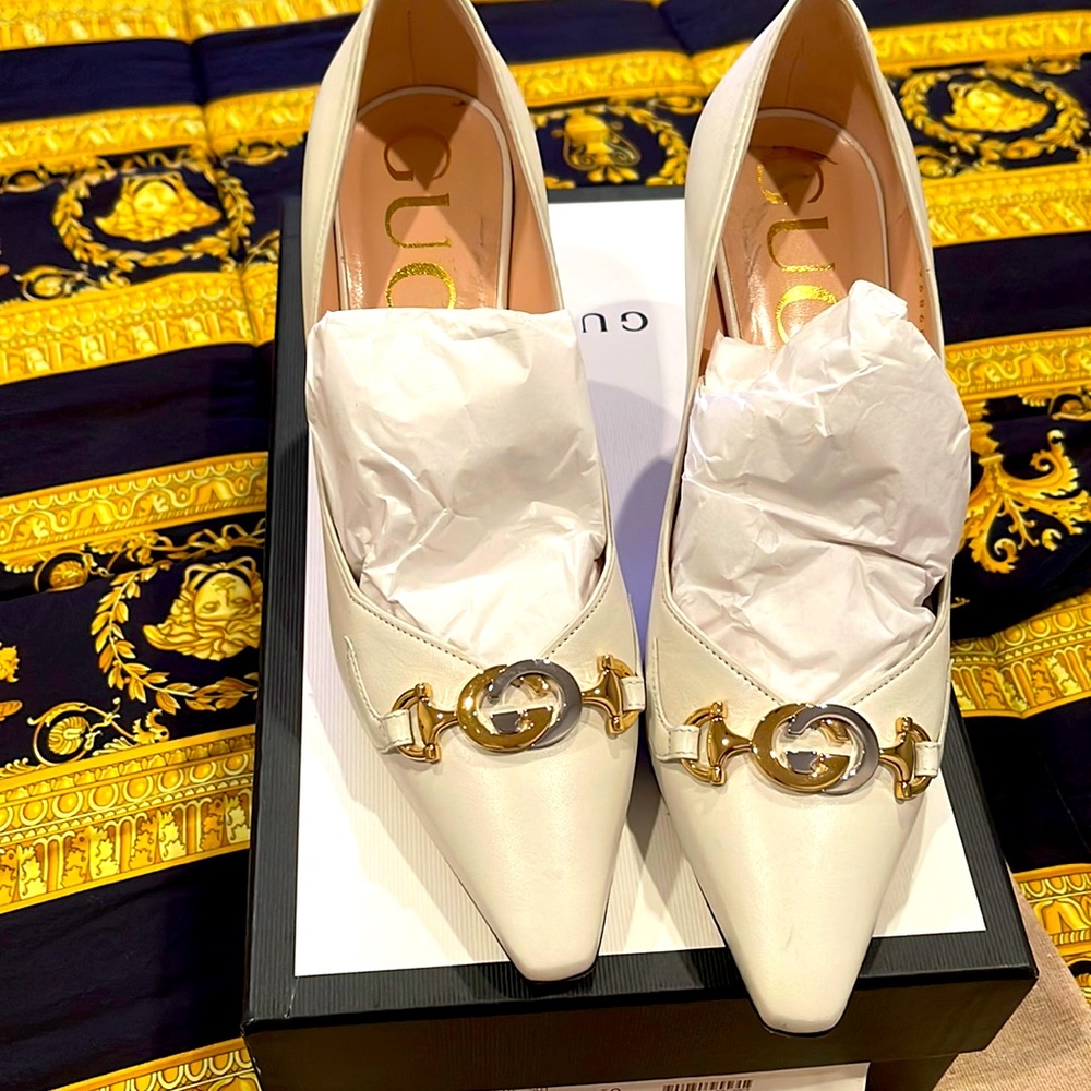 100% Authentic Gucci Pump Leather L. S. Malaga Kid Dusty White size 9US/ 39EU